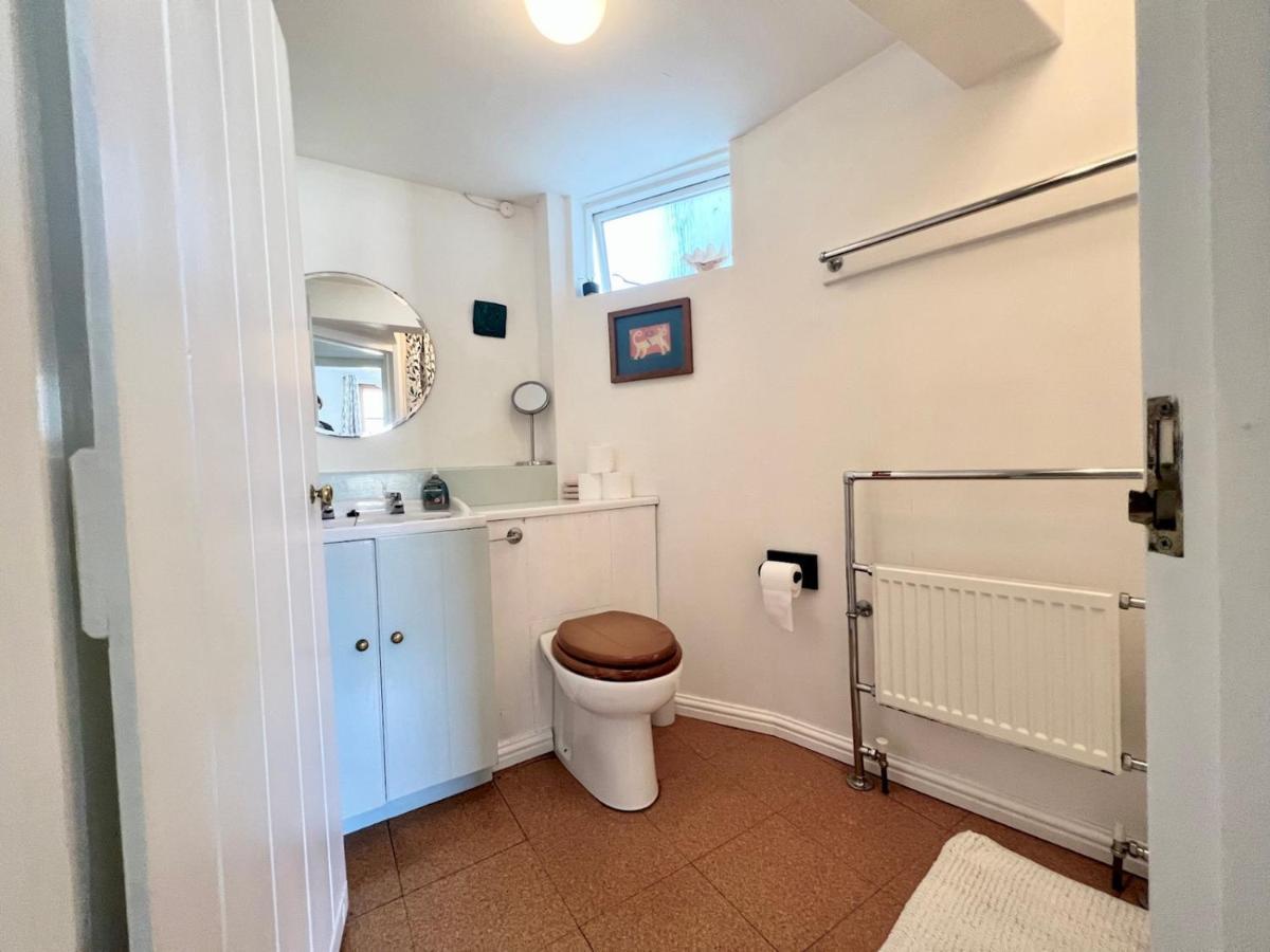 Pass The Keys 64 Church Street Characterful 2-Bed Cottage In The Heart Of Town Kingsbridge  Bagian luar foto