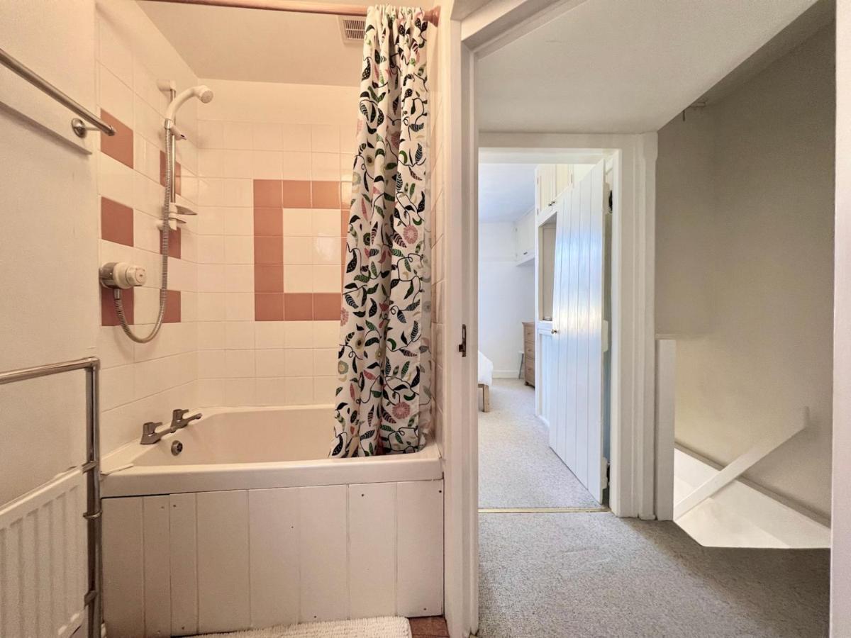 Pass The Keys 64 Church Street Characterful 2-Bed Cottage In The Heart Of Town Kingsbridge  Bagian luar foto